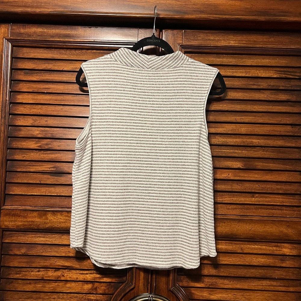Chico's Zenergy Striped Mock‎ Turtleneck Knit Sleeveless Top Sz 2P US 12/14 P - Picture 3 of 10